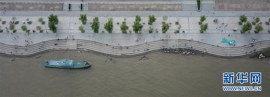 武汉滨江江滩：一道独特的风景线