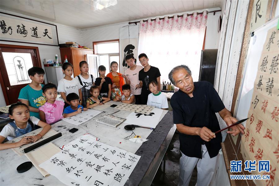 山东即墨：耄耋老人的公益书法课堂