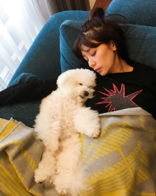 贾静雯第三胎女儿出生啦！取名小Bo妞、近照超萌_娱乐_腾讯网