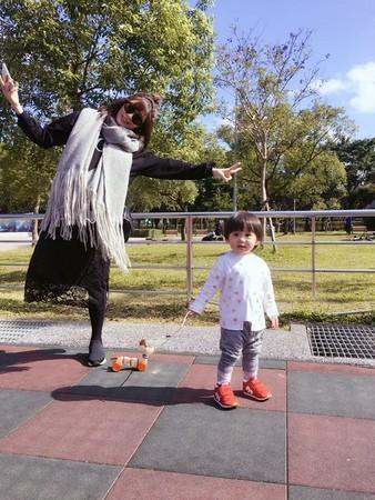 贾静雯第三胎女儿出生啦！取名小Bo妞、近照超萌_娱乐_腾讯网