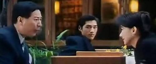 辣眼睛！林心如张铁林还演过床戏 小萝莉勾引大叔露香肩