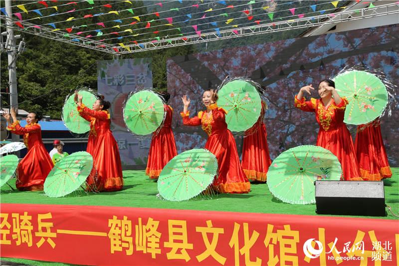 湖北鶴峰：“紅色文藝輕騎兵”進村來