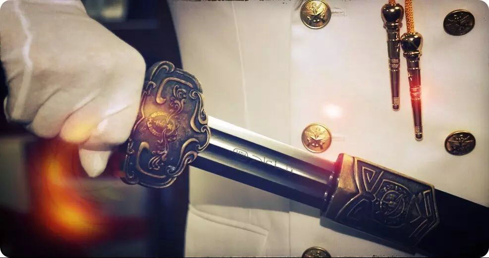 中国海军举行授剑仪式气势逼人