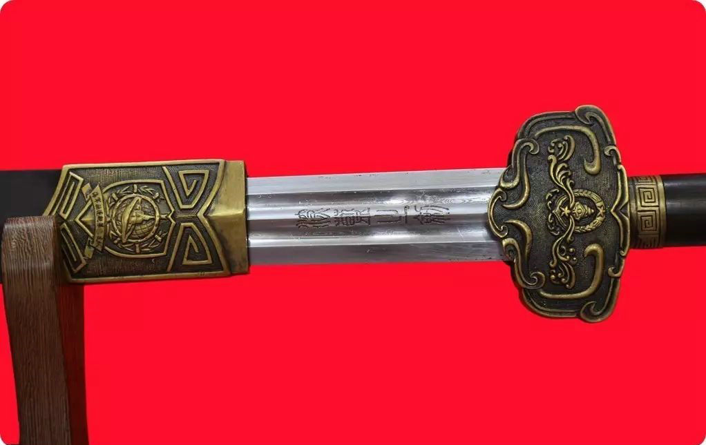 中国海军举行授剑仪式气势逼人