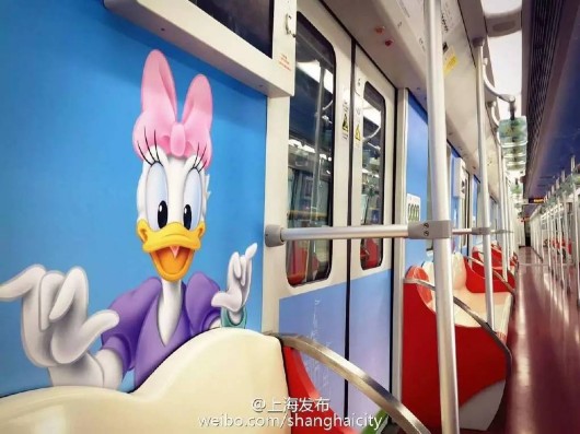 米奇陪你坐地铁 上海迪士尼主题“痛列车”上线(组图)