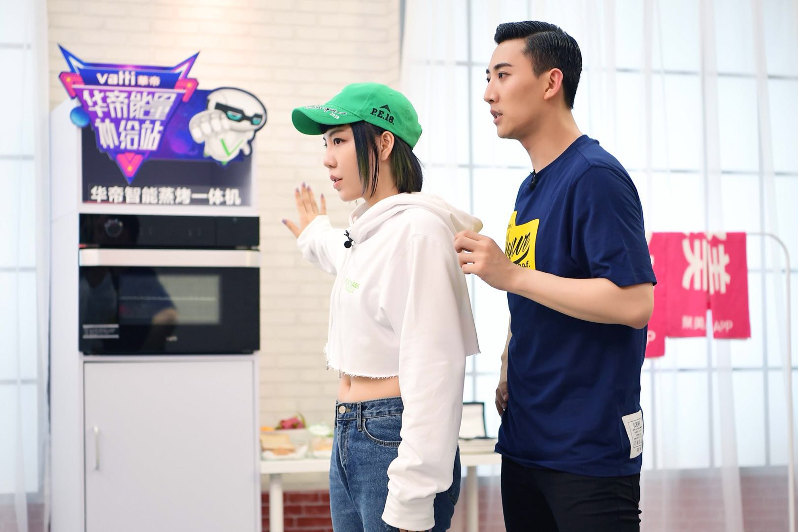 图片默认标题_fororder_吴莫愁认真学习国标舞