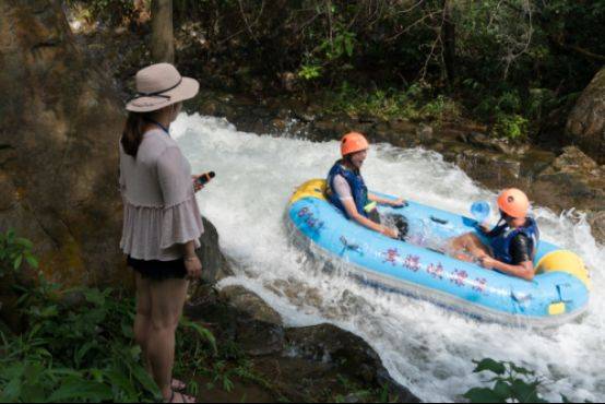 黄腾峡办漂流尖叫大赛，游客130分贝夺冠