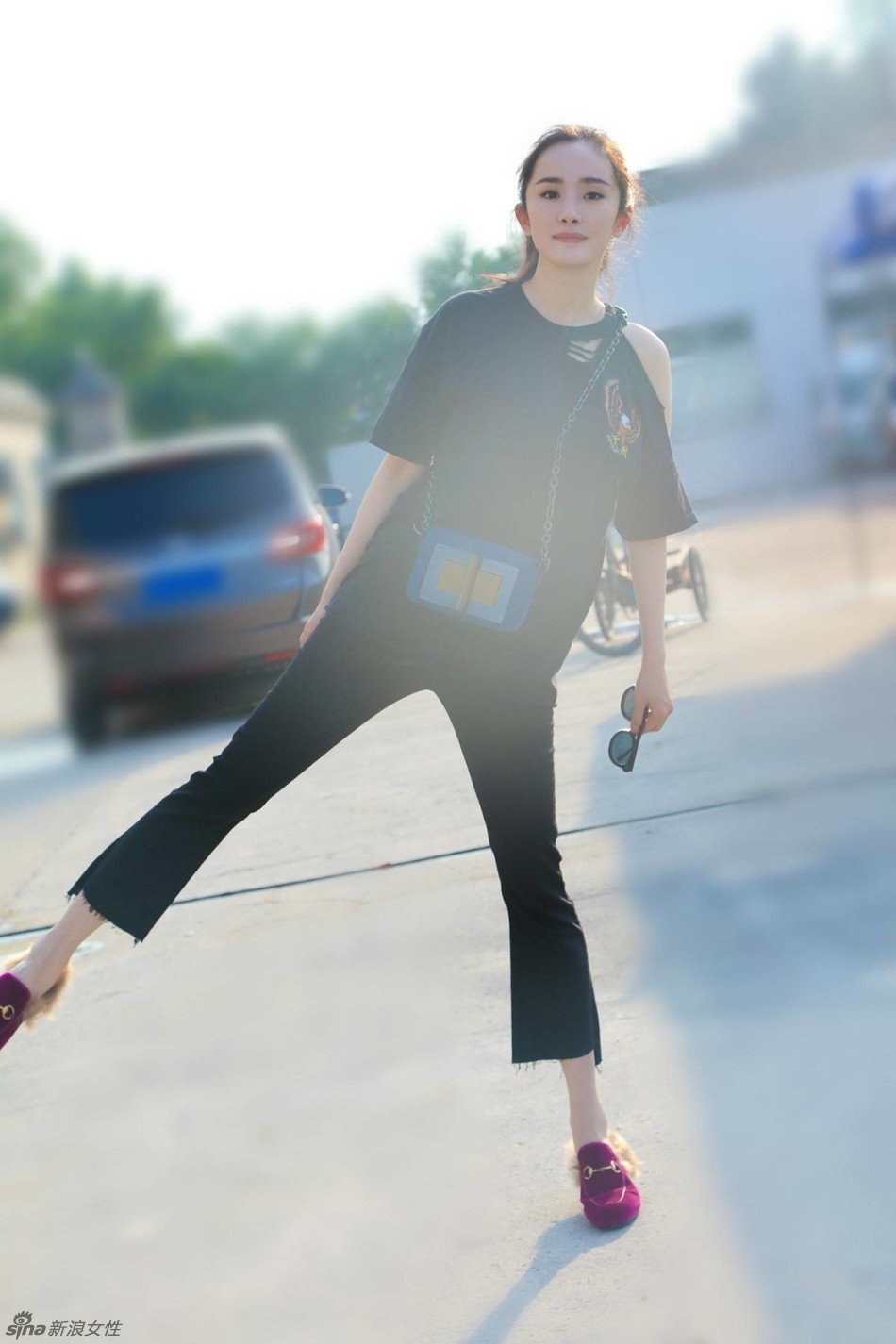 杨幂曝光大批私服照可爱灵动如少女美腿白细