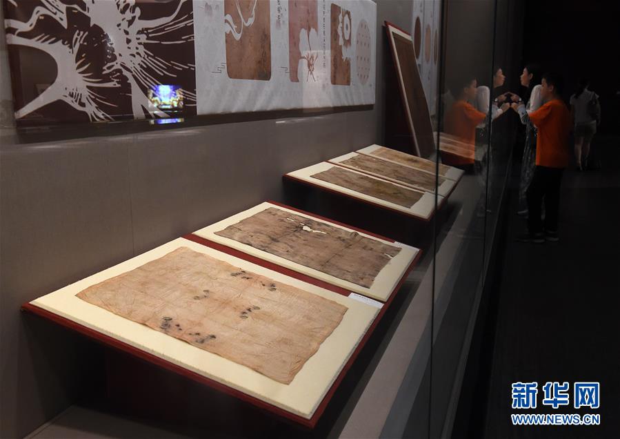 南京大報恩寺遺址出土宋代絲綢展開幕