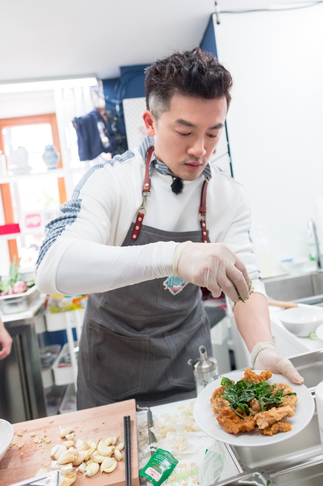 《中餐厅》苏有朋结义以茶代酒梗王变身全能主厨