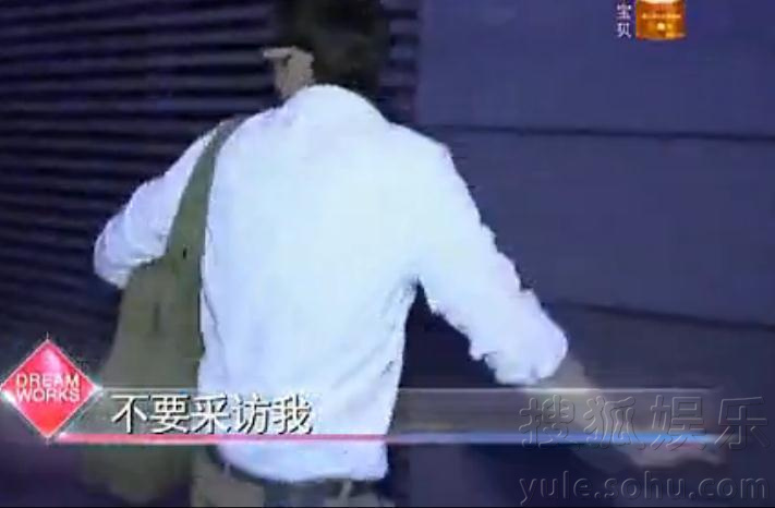 胡歌去看刘德华演唱会 只求不被采访