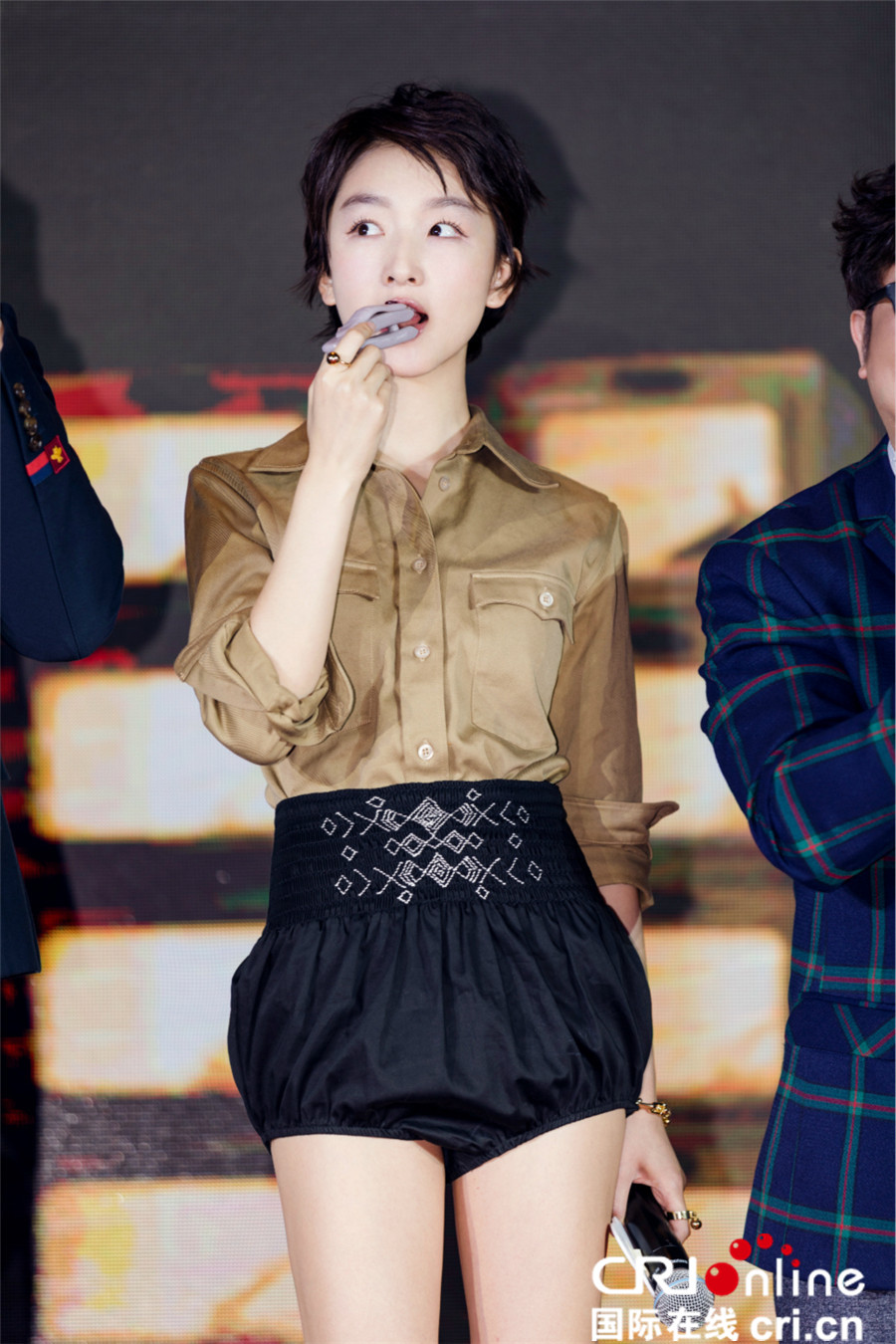 周冬雨抱怨张孝全"太闷" 调侃其像人参果:很浪又健硕