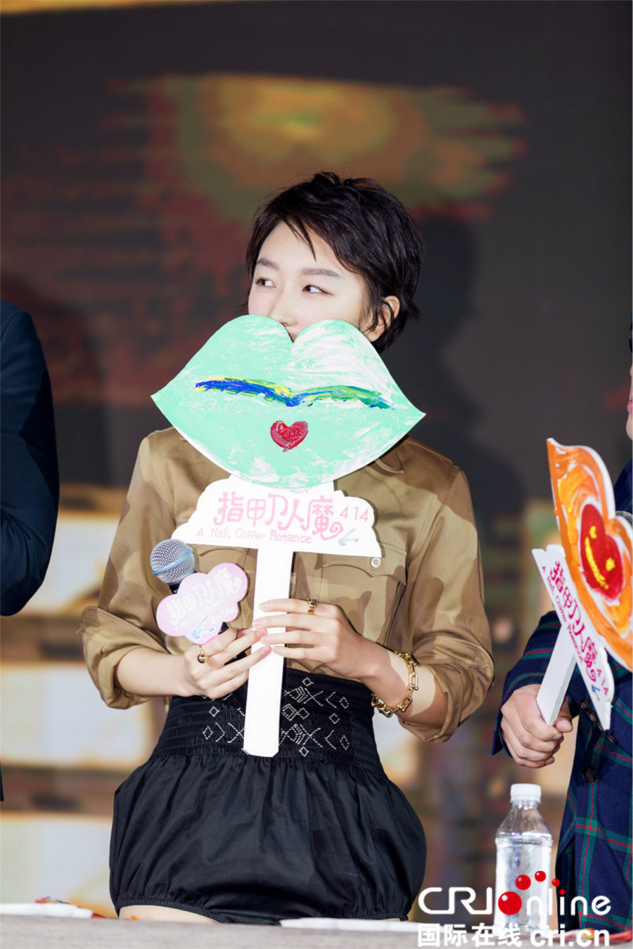 周冬雨抱怨张孝全"太闷" 调侃其像人参果:很浪又健硕