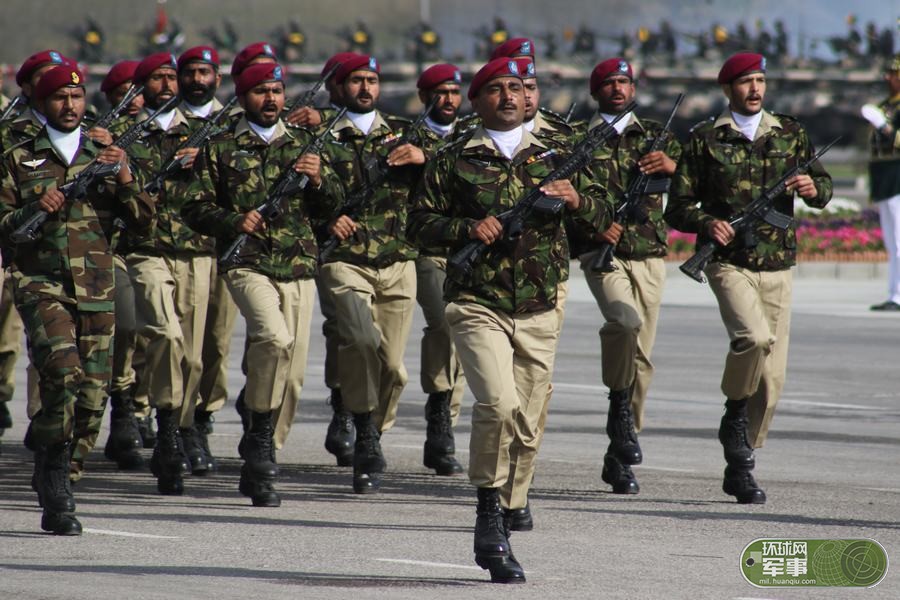 巴基斯坦阅兵现大量中国装备(组图)