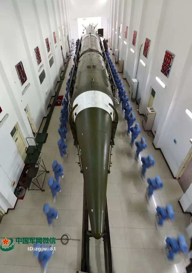 首次亮相火箭军导弹发射瞬间(组图)