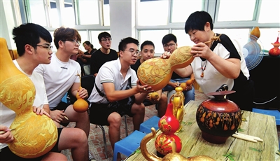渤海大学学生暑期学习非遗项目知识与技艺