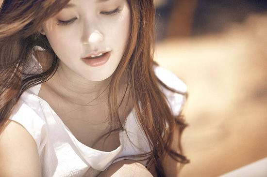 王俊凯被粉丝包围 呼吁粉丝能够多给艺人一些空间