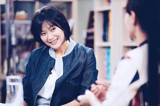 徐静蕾谈与男友相处细节 结果是在秀恩爱