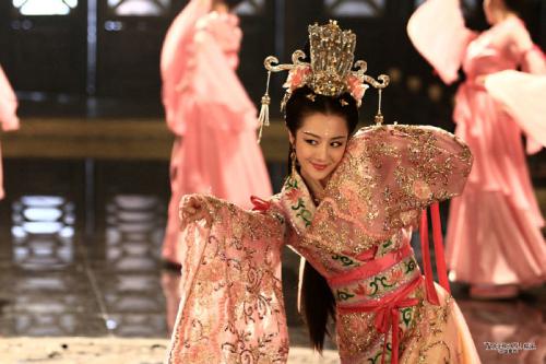 娱乐  生平:甄氏(182—221),字嫦娥,别称甄洛或甄宓(fú),庙号文昭甄