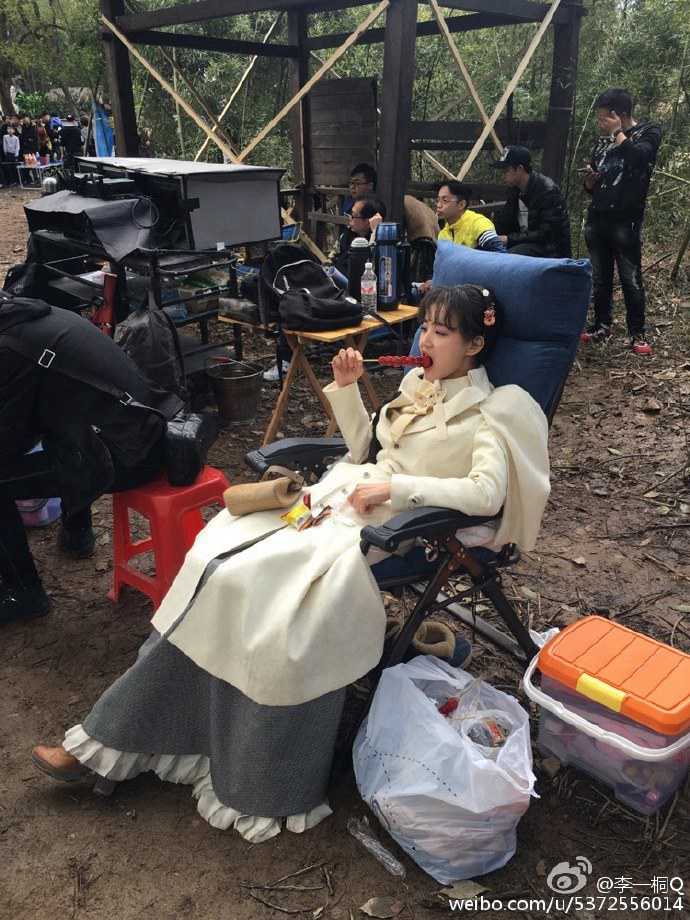 没想到你是这样的黄蓉 李一桐爱吃剧组道具