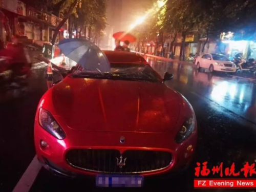 东南网3月24日讯 昨日,微博名为"真男人林圣杰"的自拍照引起网友关注.