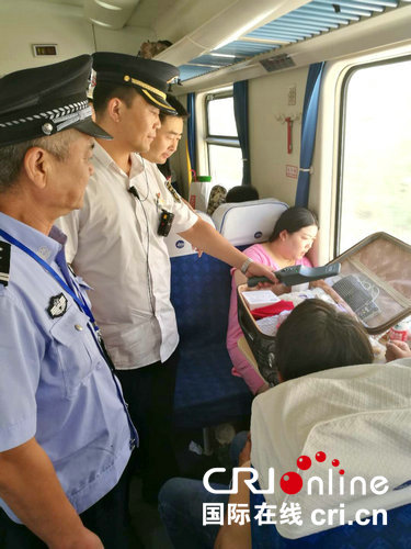 【河南在线-文字列表】【移动端-文字列表】郑州客运段西宁二组强化服务 打造暑运安全舒适路