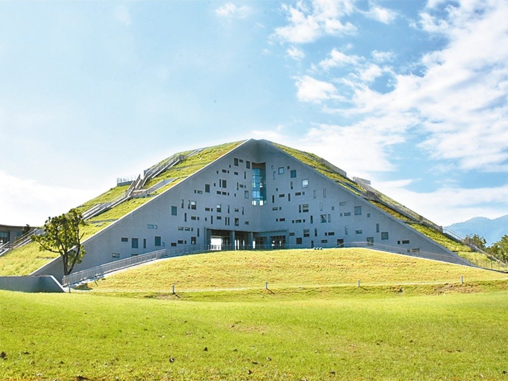 眺望藍天大海 台東最美圖書館超吸睛