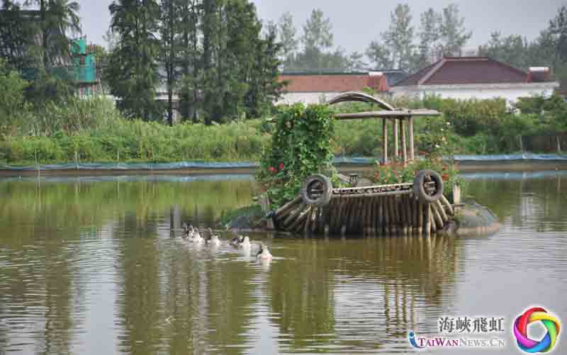 图片默认标题_fororder_图四：沿湖村景色