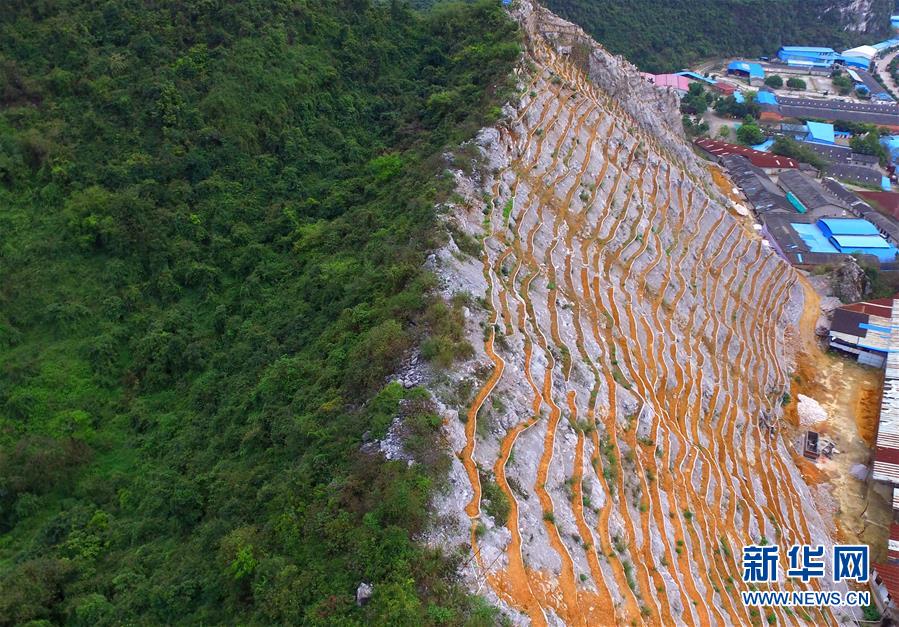 广西柳州对废弃采石山进行生态修复