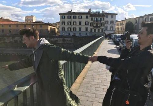 潘玮柏晒牵手照似公开恋情 真实情况却让人心疼