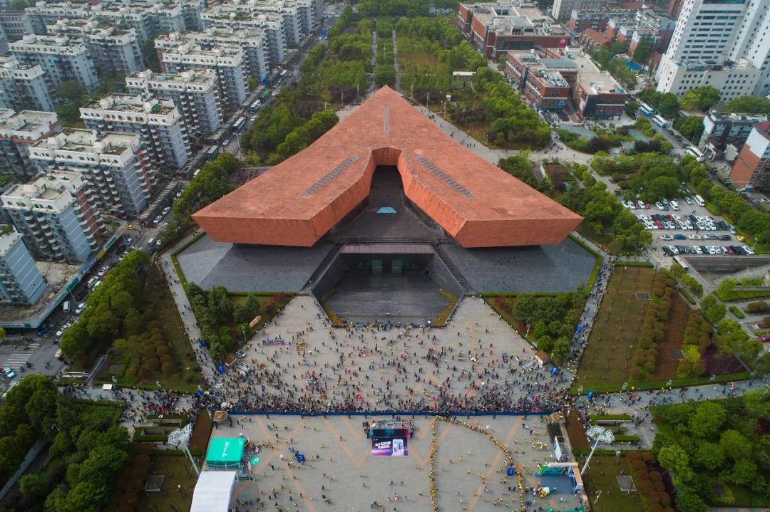 震撼！全景航拍今天的武漢 沒去跑漢馬真的感覺虧大了