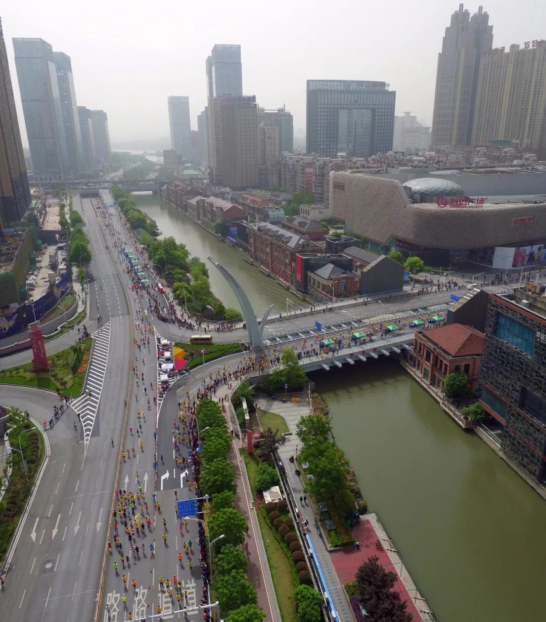 震撼！全景航拍今天的武漢 沒去跑漢馬真的感覺虧大了