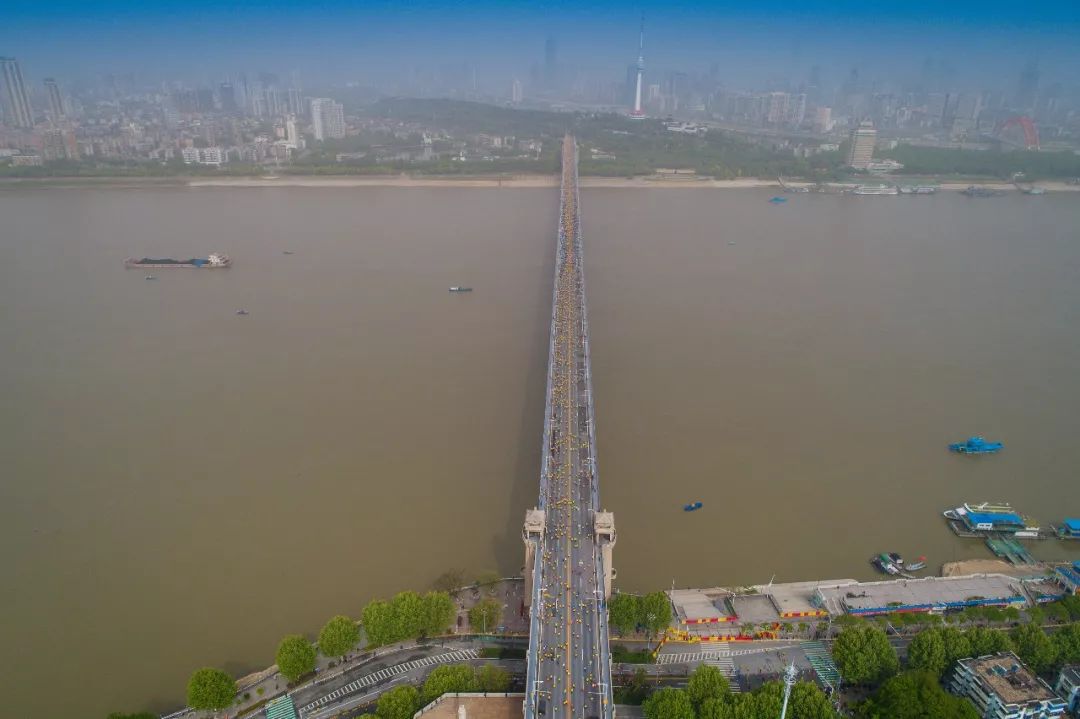 震撼！全景航拍今天的武漢 沒去跑漢馬真的感覺虧大了