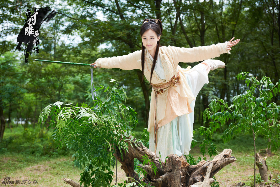 《新射雕》李一桐唯美古装照俏黄蓉演绎的古灵精怪