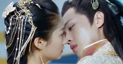 关晓彤明明拍过吻戏啊杨洋吴磊张艺兴吻戏集锦