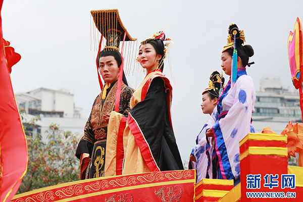 【行遊巴渝標題摘要】豐都廟會昨日開幕 上萬市民現場感受大巡遊盛景