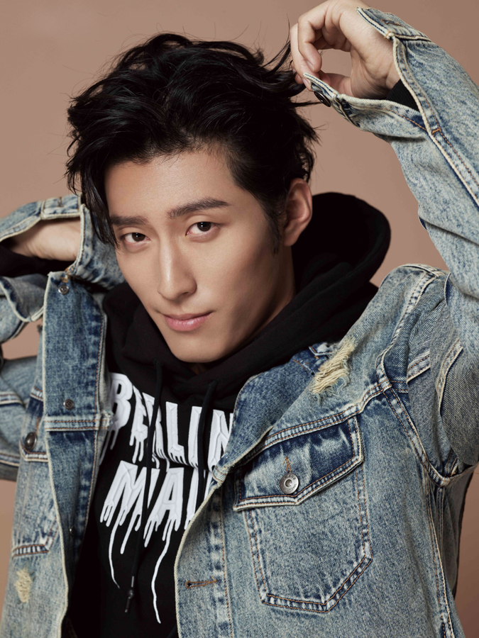 窦骁最新写真 营造潮流风尚标