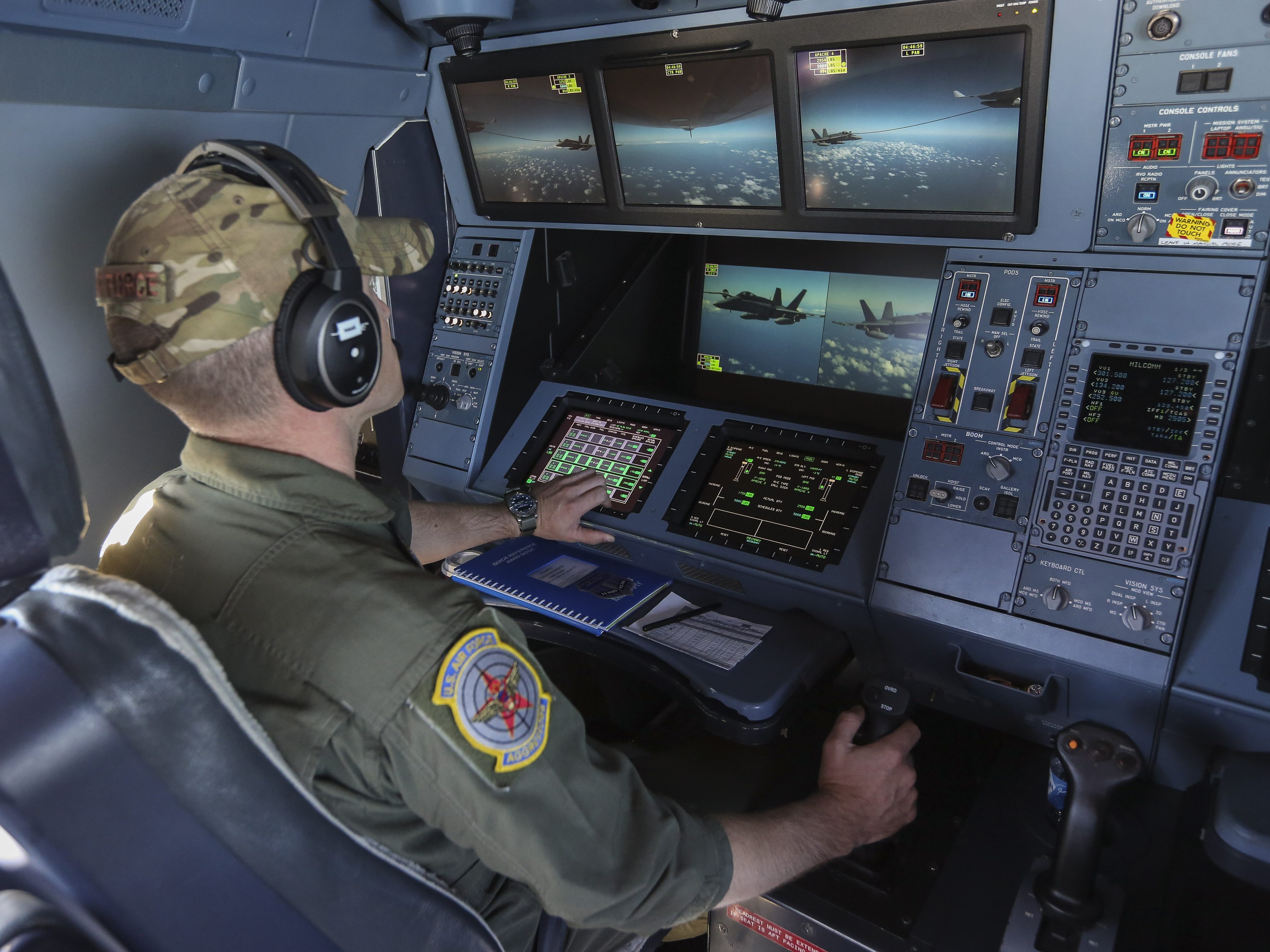 kc30加油机内部系统很先进