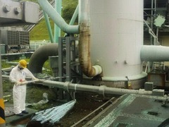 問題多 福島第一核電站2號機反應堆下方腳手架冒熱氣