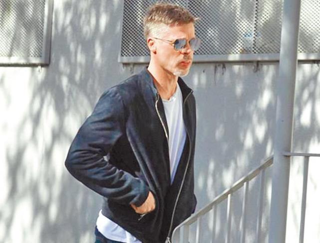 布拉德·皮特离婚争子暴瘦 自闭听悲歌疗情伤-国际在线