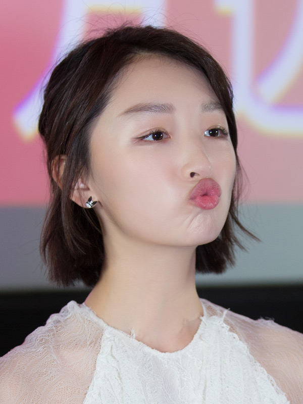 现在流行微闪妆！刘诗诗周冬雨眼里有星星