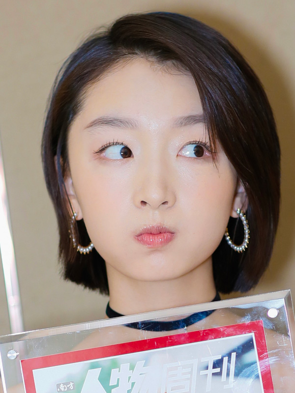 现在流行微闪妆！刘诗诗周冬雨眼里有星星