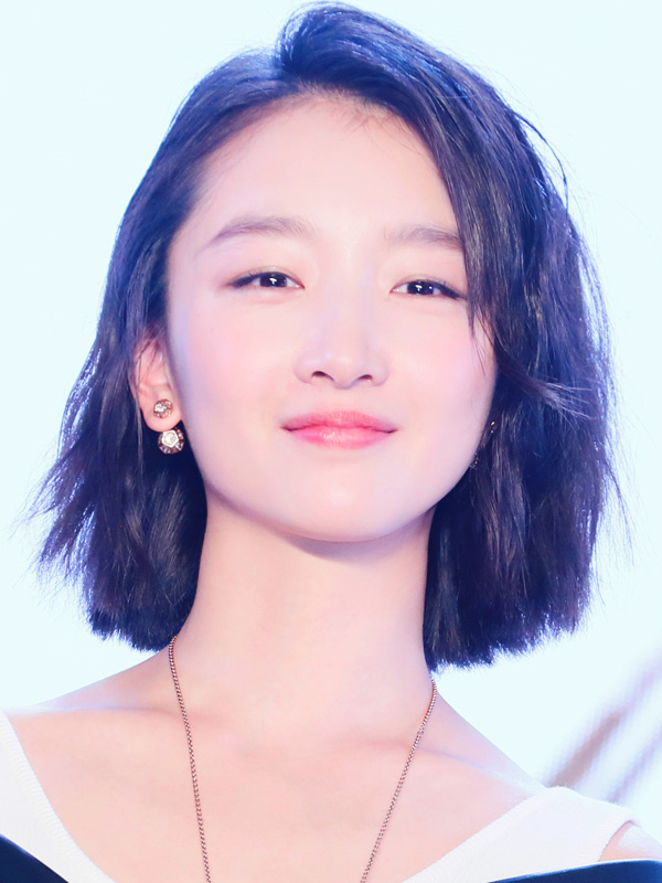 现在流行微闪妆！刘诗诗周冬雨眼里有星星