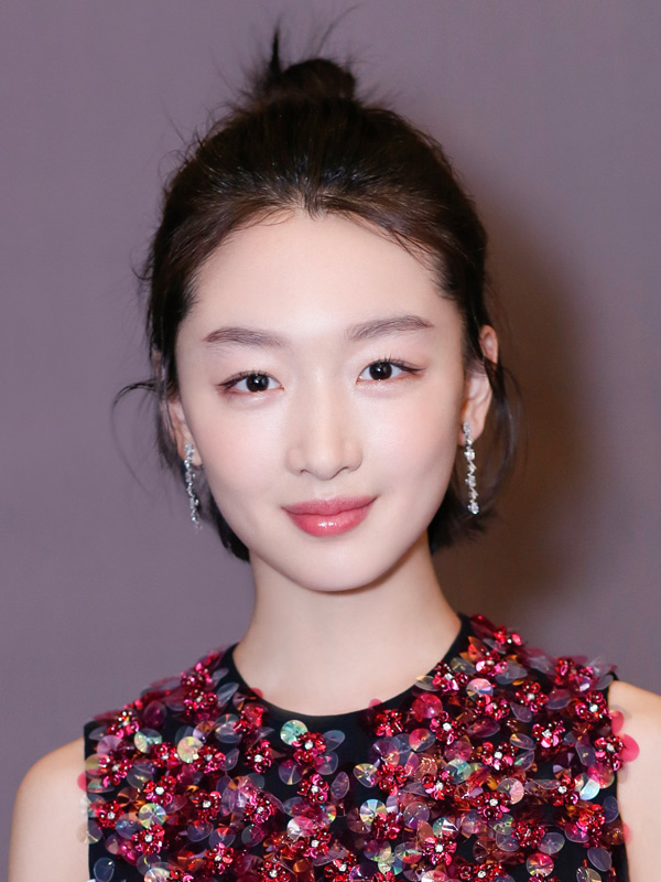 现在流行微闪妆！刘诗诗周冬雨眼里有星星