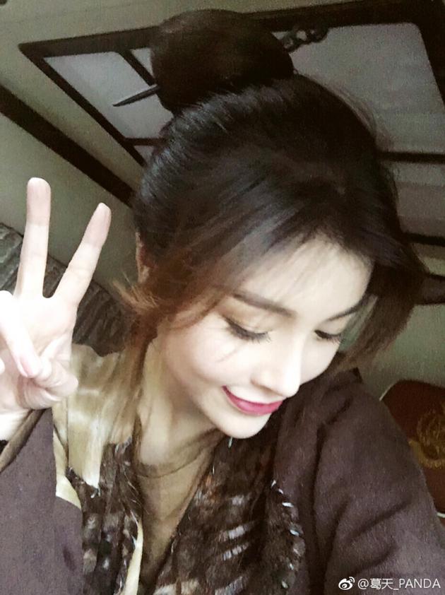 近日,国脚姜至鹏前妻张之悦微网志控诉姜至鹏婚内出轨小三,并转移