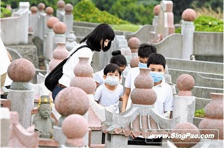 大牌歌手接地氣 清明節也要去掃墓_娛樂_騰訊網