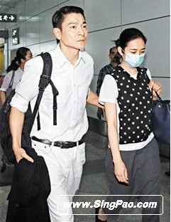 大牌歌手接地氣 清明節也要去掃墓_娛樂_騰訊網