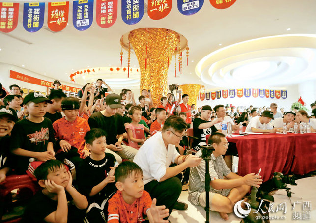 贵港市首届网络文化节之街舞大赛热力开赛