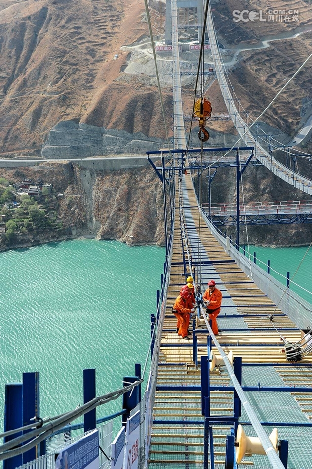 雅康高速"川藏第一桥"主体工程动工