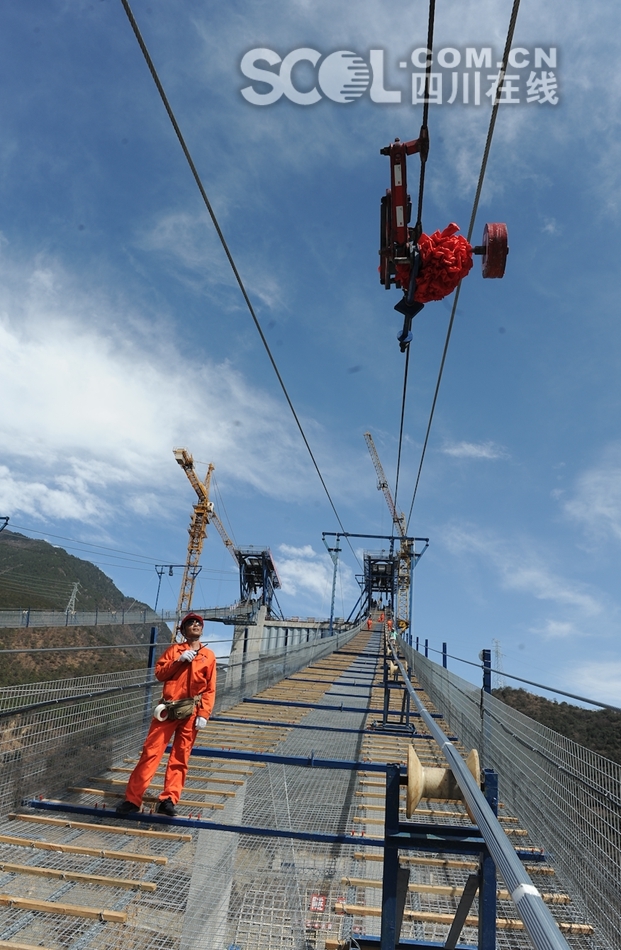 雅康高速"川藏第一桥"主体工程动工